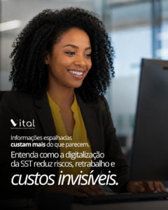 Gestor de RH analisando indicadores de SST em painel digital